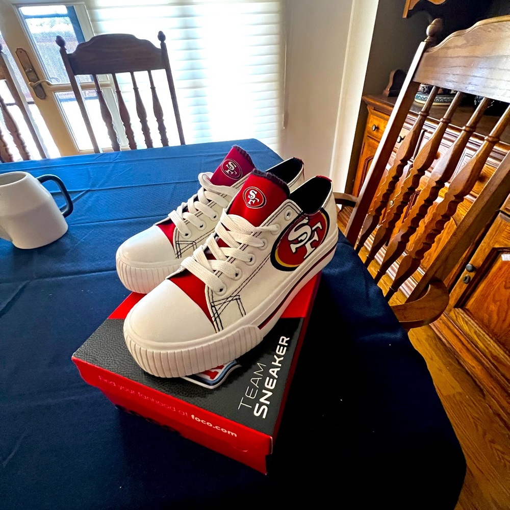 Womens 49ers platform converse *NWT*